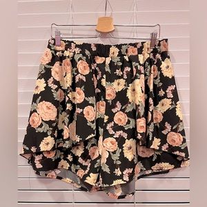 SHEIN women Floral shorts 2xl